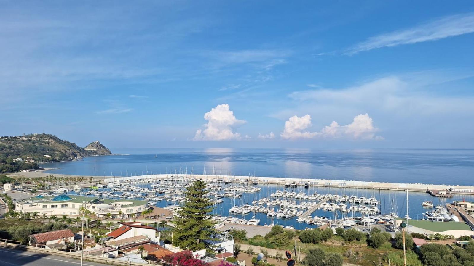 Magico Appartamenti Scafa - Marina Capo dʼOrlando Eksteriør billede