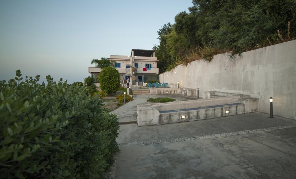 Magico Appartamenti Scafa - Marina Capo dʼOrlando Eksteriør billede